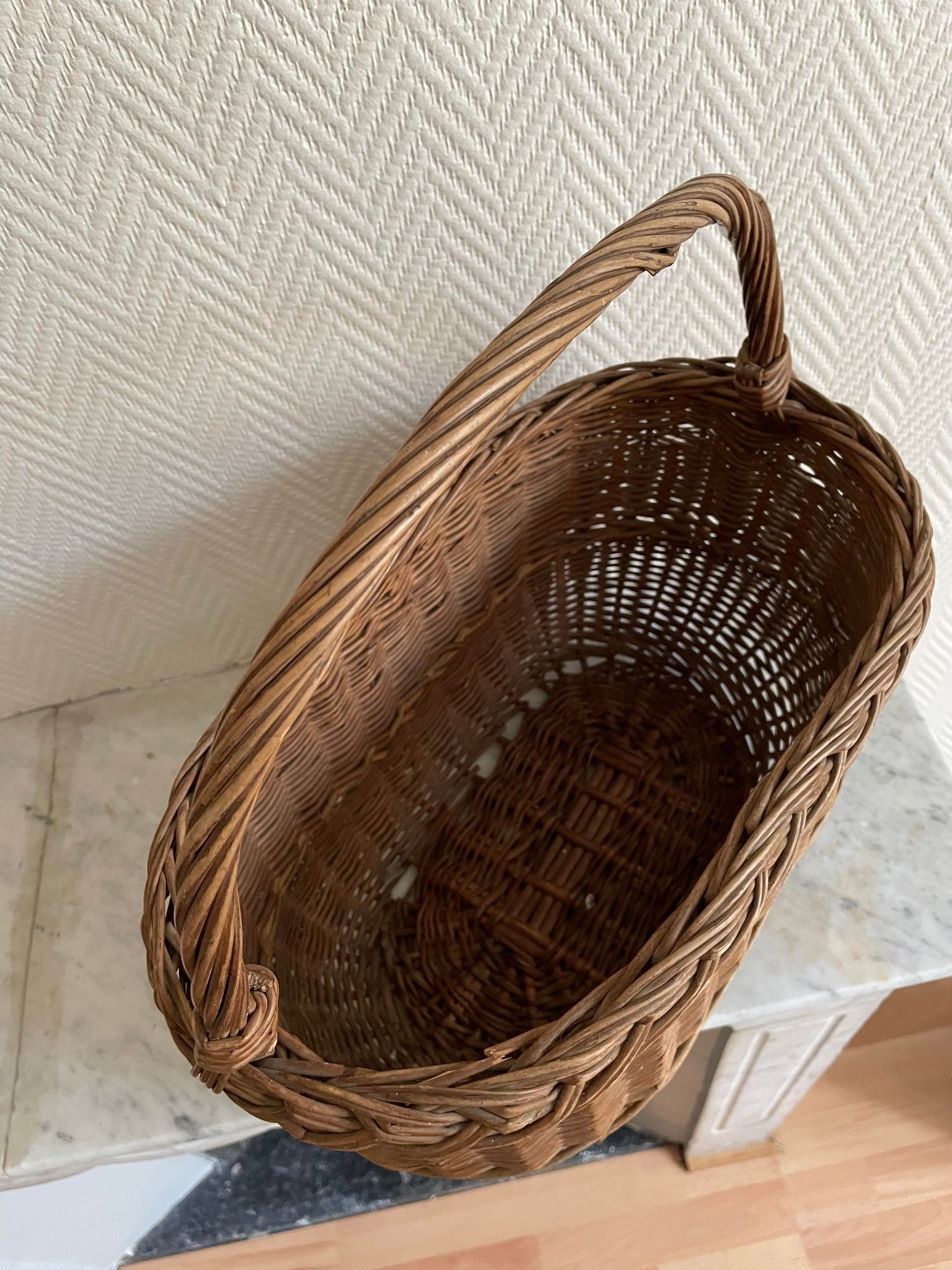 Oval wicker basket