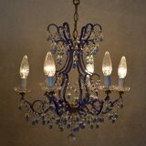 lustre bleu, fait de perles.