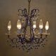 lustre bleu, fait de perles.