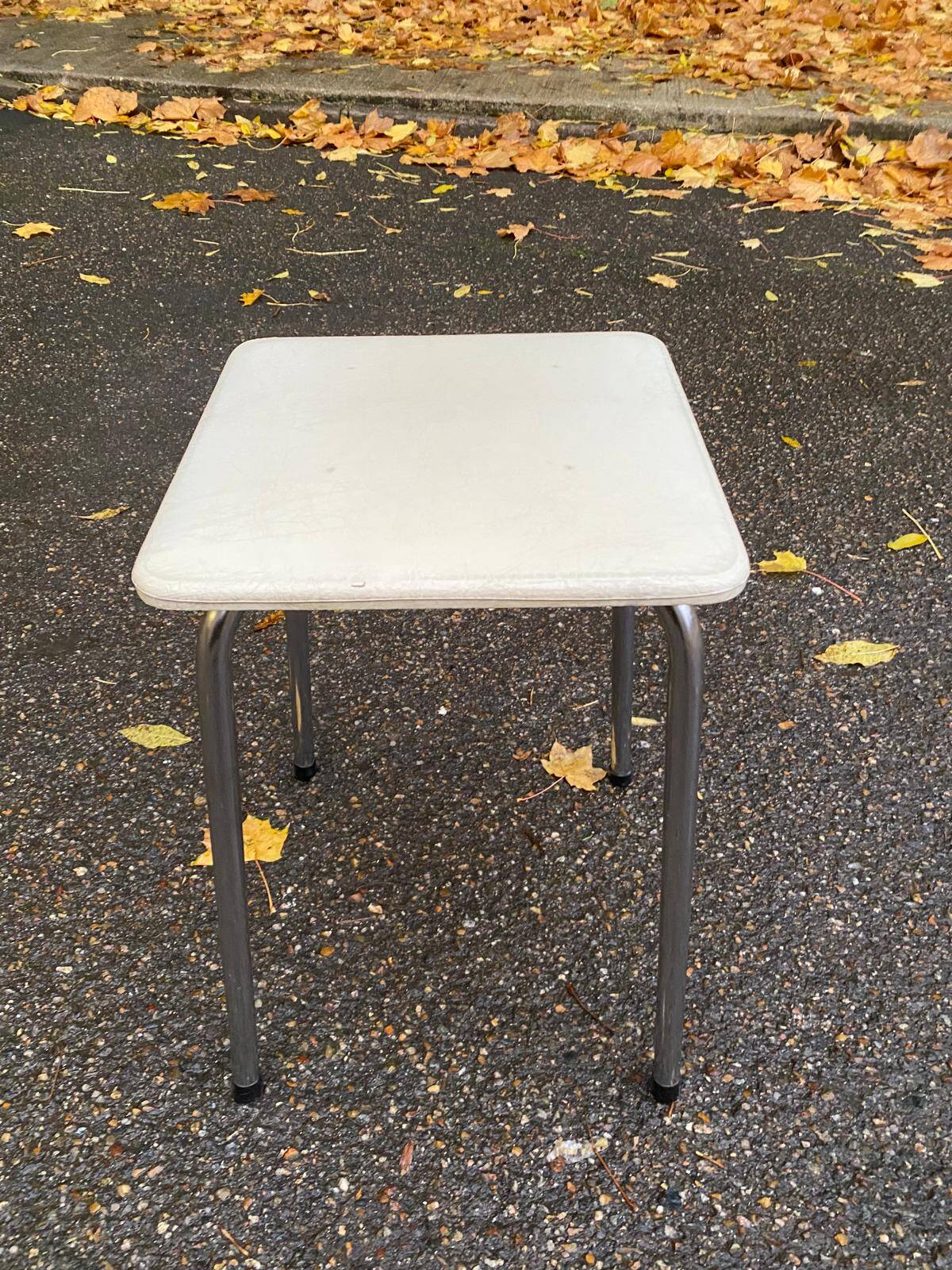 Vintage square stool in steel and white leather