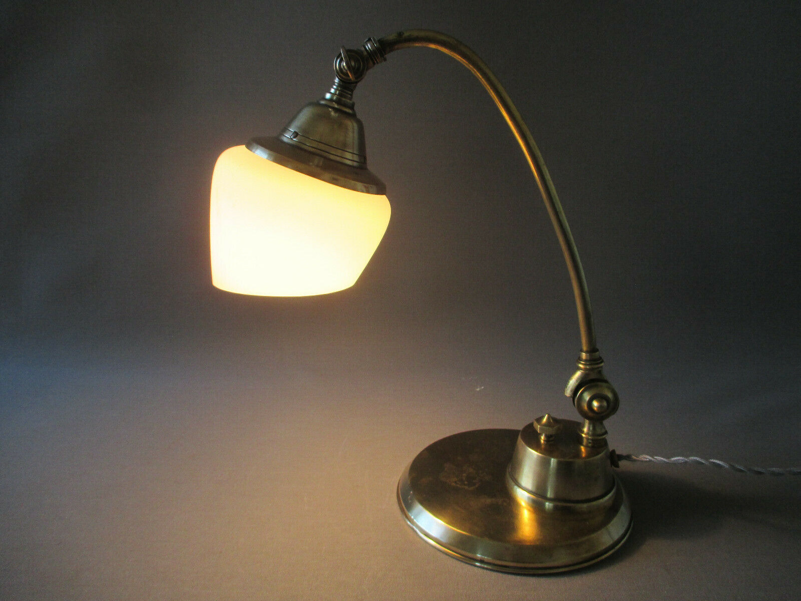 Old desk lamp brass tulip opaline