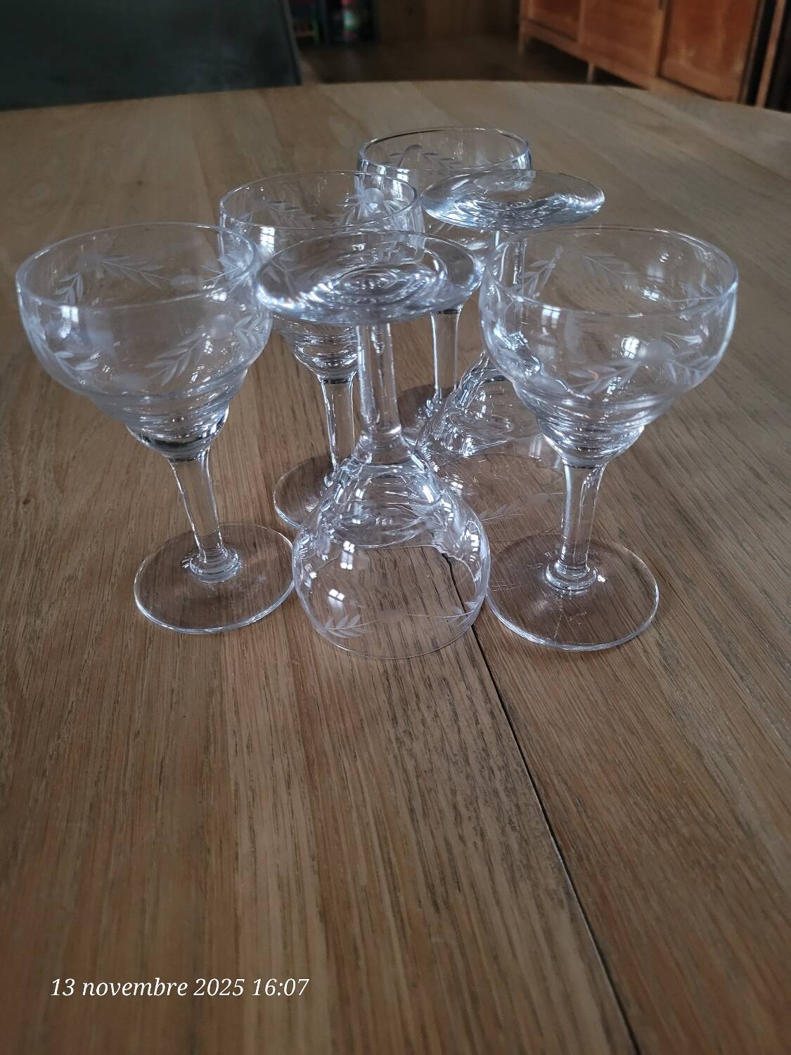 6 verres à pied anciens