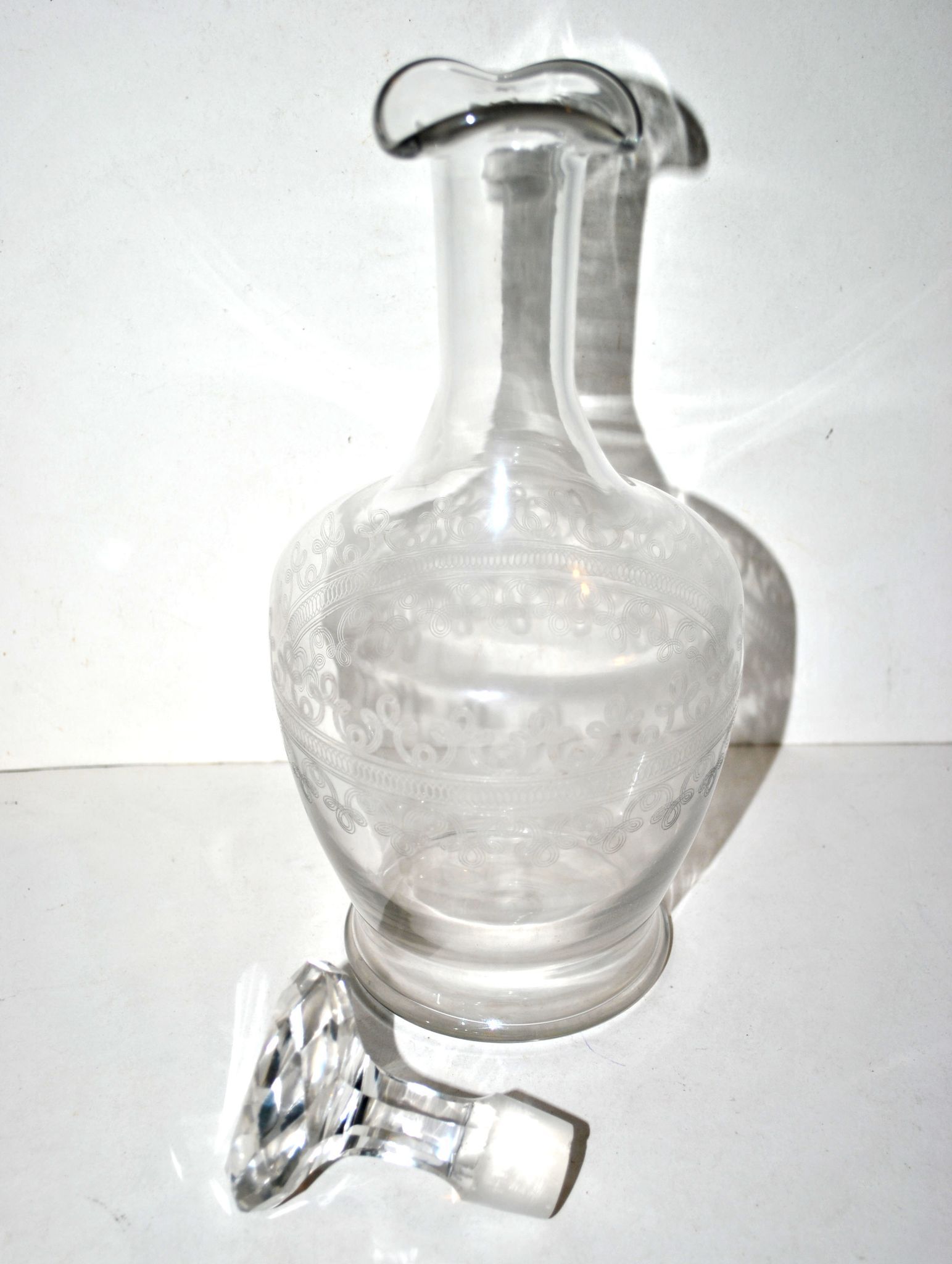 Baccarat crystal decanter engraved with guilloché volute acid 1920