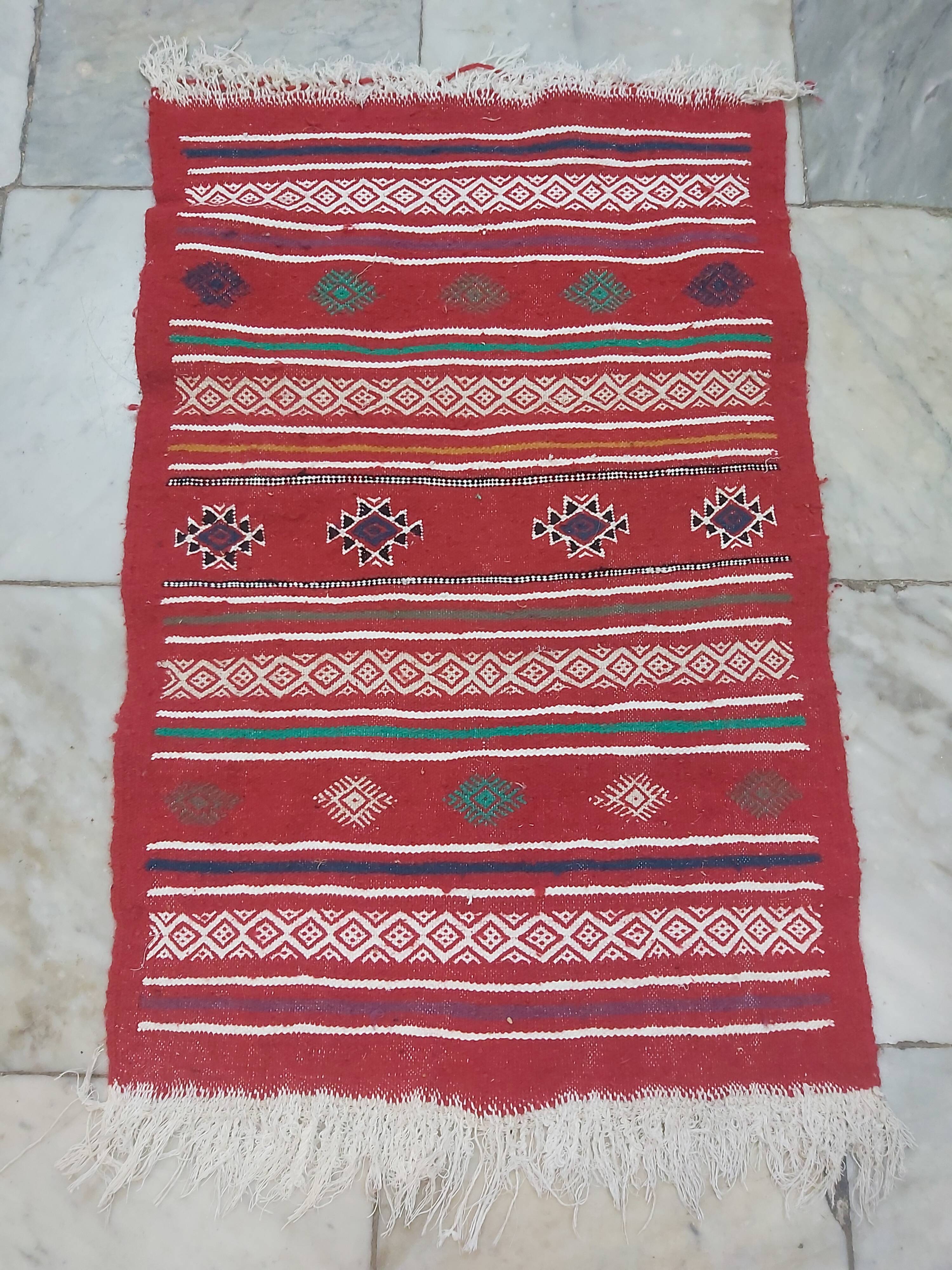 Traditional handmade red carpet 63x95ccm