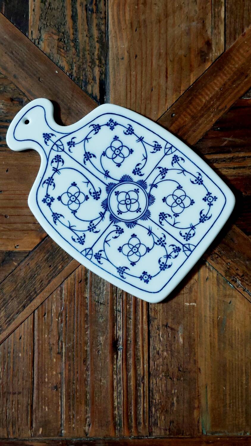 Small Winterling Indian Blue Strawflower Porcelain Board