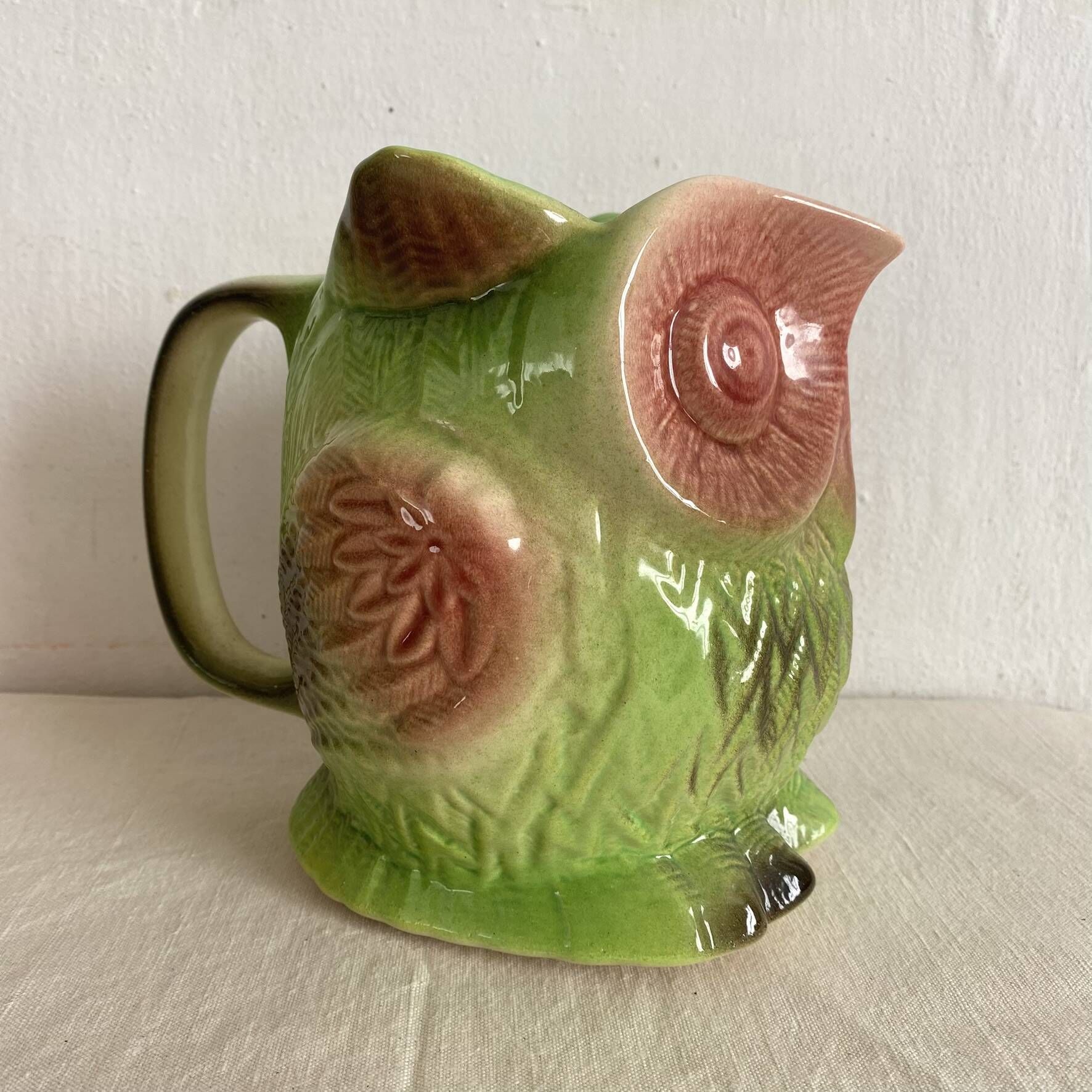 Zoomorphic jug, Sarreguemines jug in slipware, owl, owl.