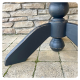 Coffee table with central leg in solid oak