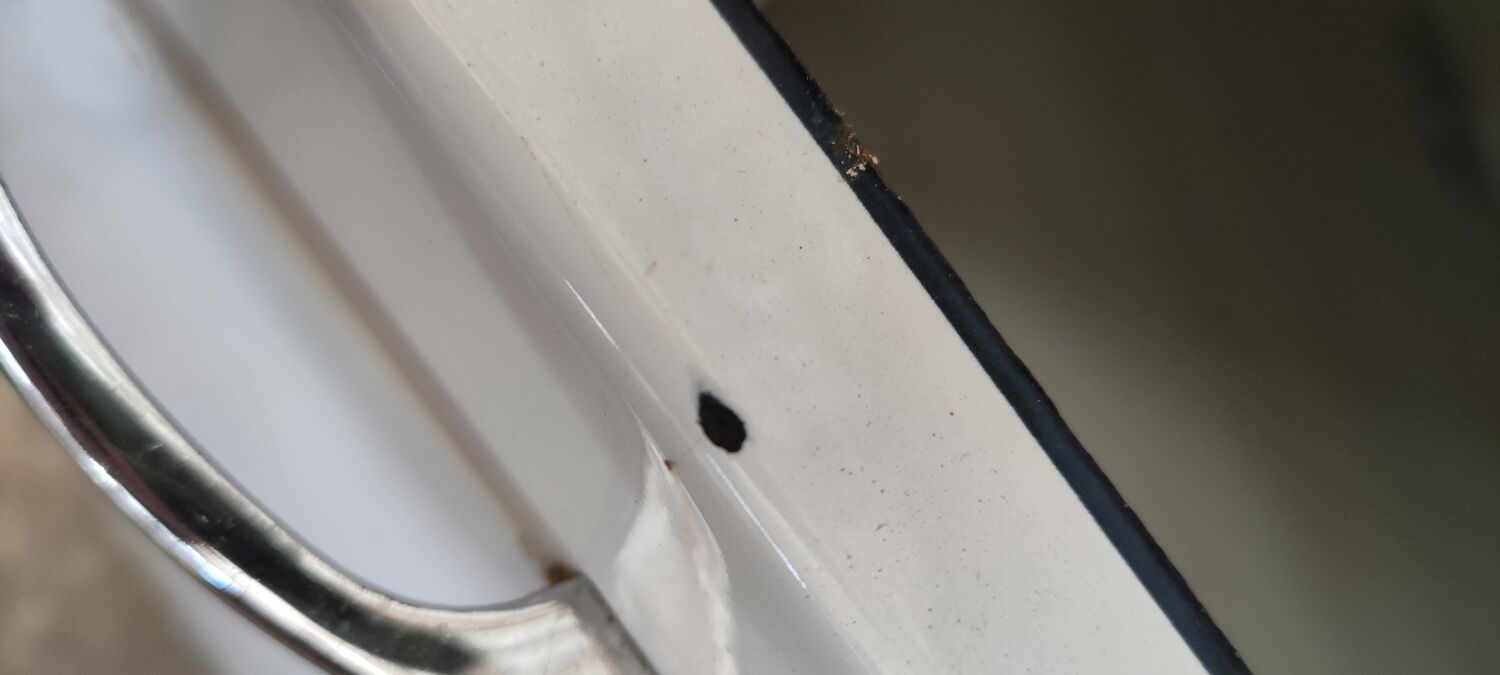 Sideboard in enamelled sheet metal two doors two drawers