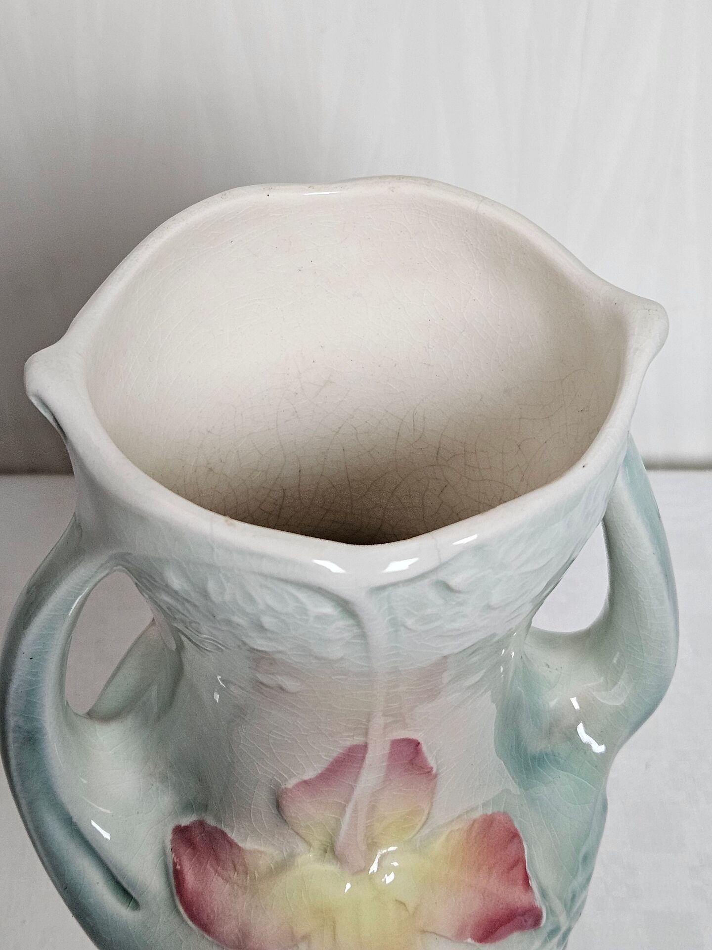 Vase barbotine iris Art nouveau