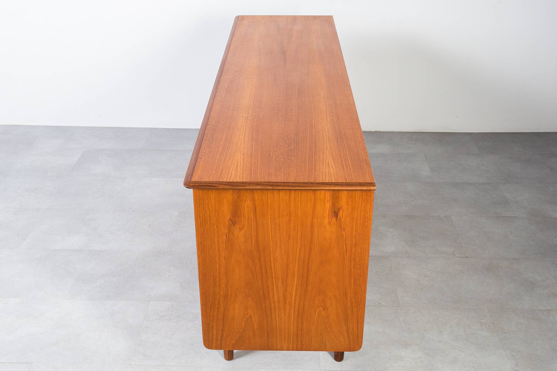 Buffet en teck du milieu du siècle par Brødrene Sørheim, Norvège, années 1960