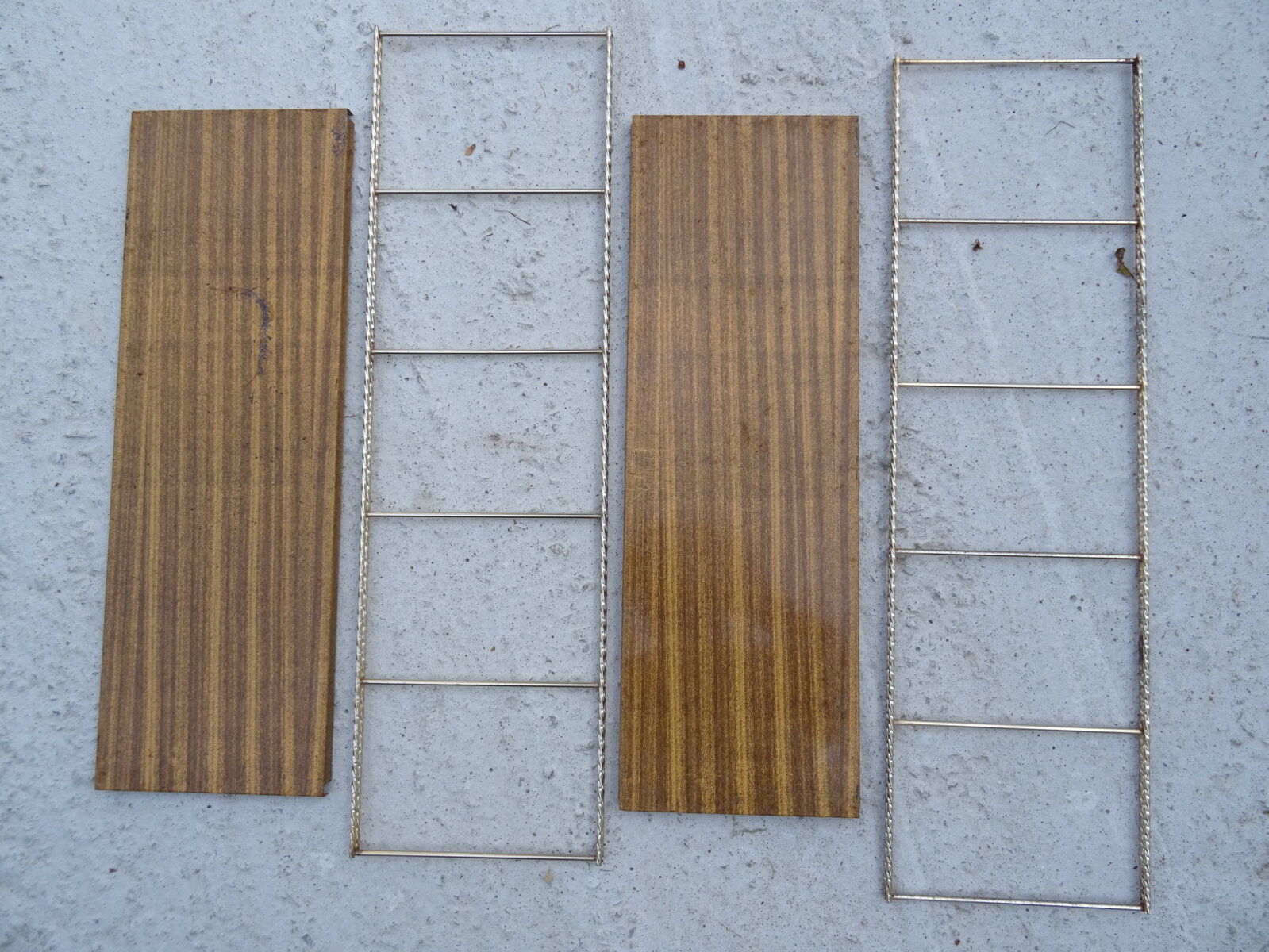 Modular wall shelf string