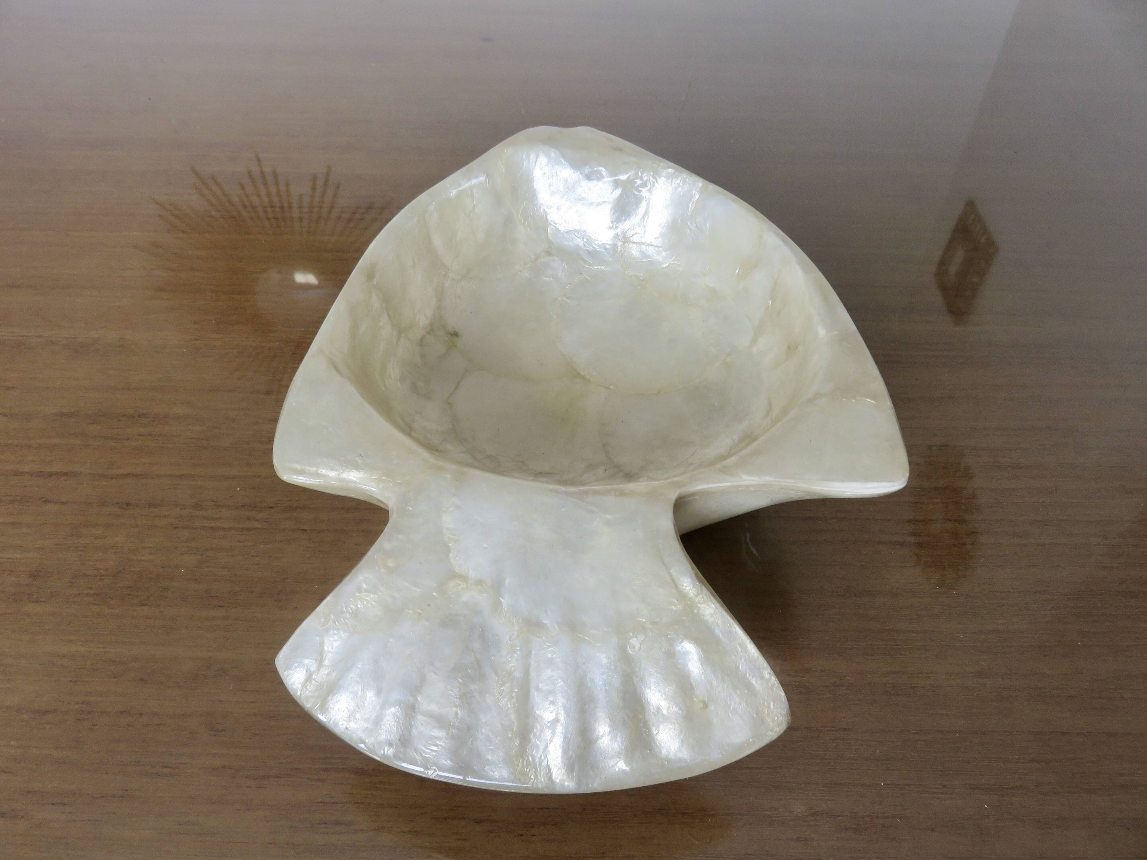 Empty fish pocket in white mother-of-pearl 1980