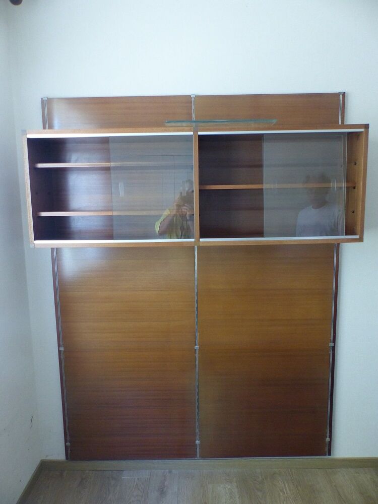 Minvielle showcases on wall panels