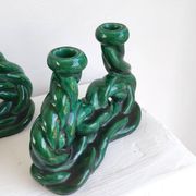 Lot de 2 Bougeoirs en céramique verte signés Hubert Pernin, Vallauris