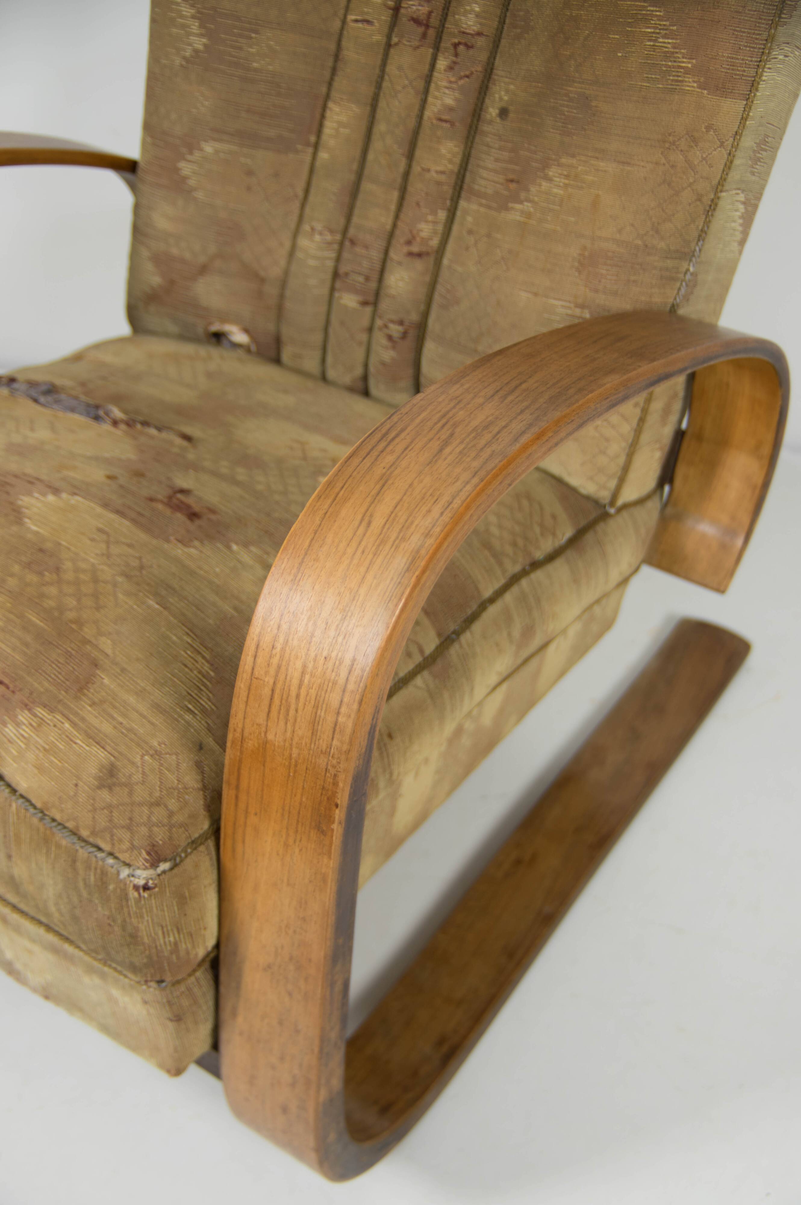 Tank Armchair by Miroslav Navratil, Laminated Bentwood, 1930s