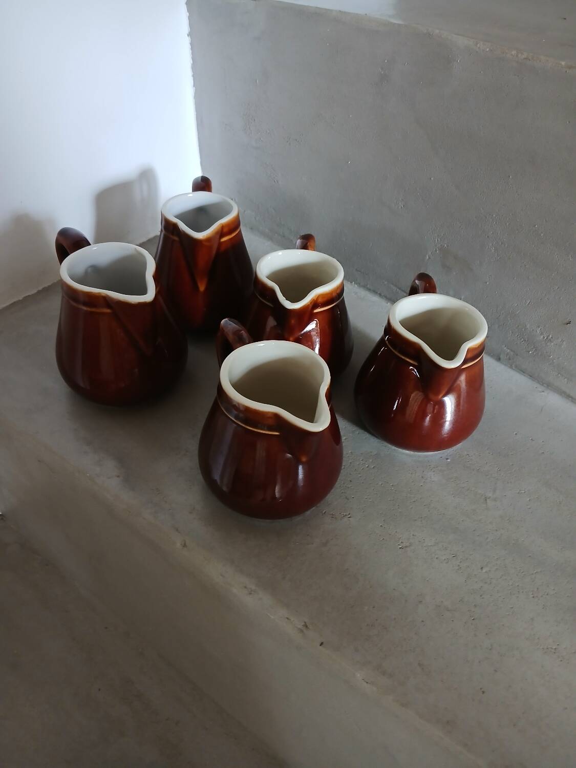 5 small milk pots/bistro cream