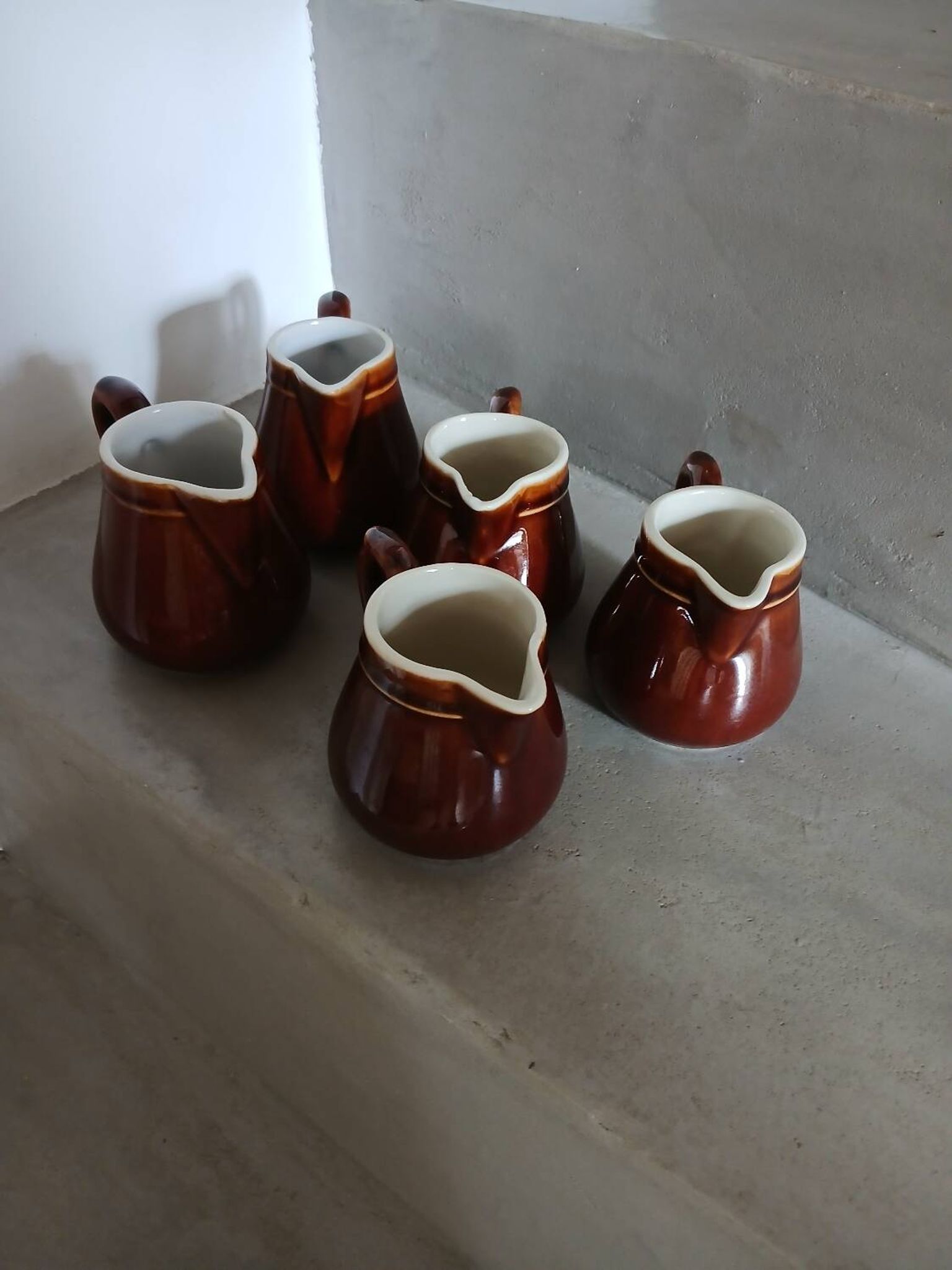 5 small milk pots/bistro cream