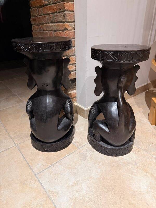 Lot de tabourets / sellettes en bois sculpté