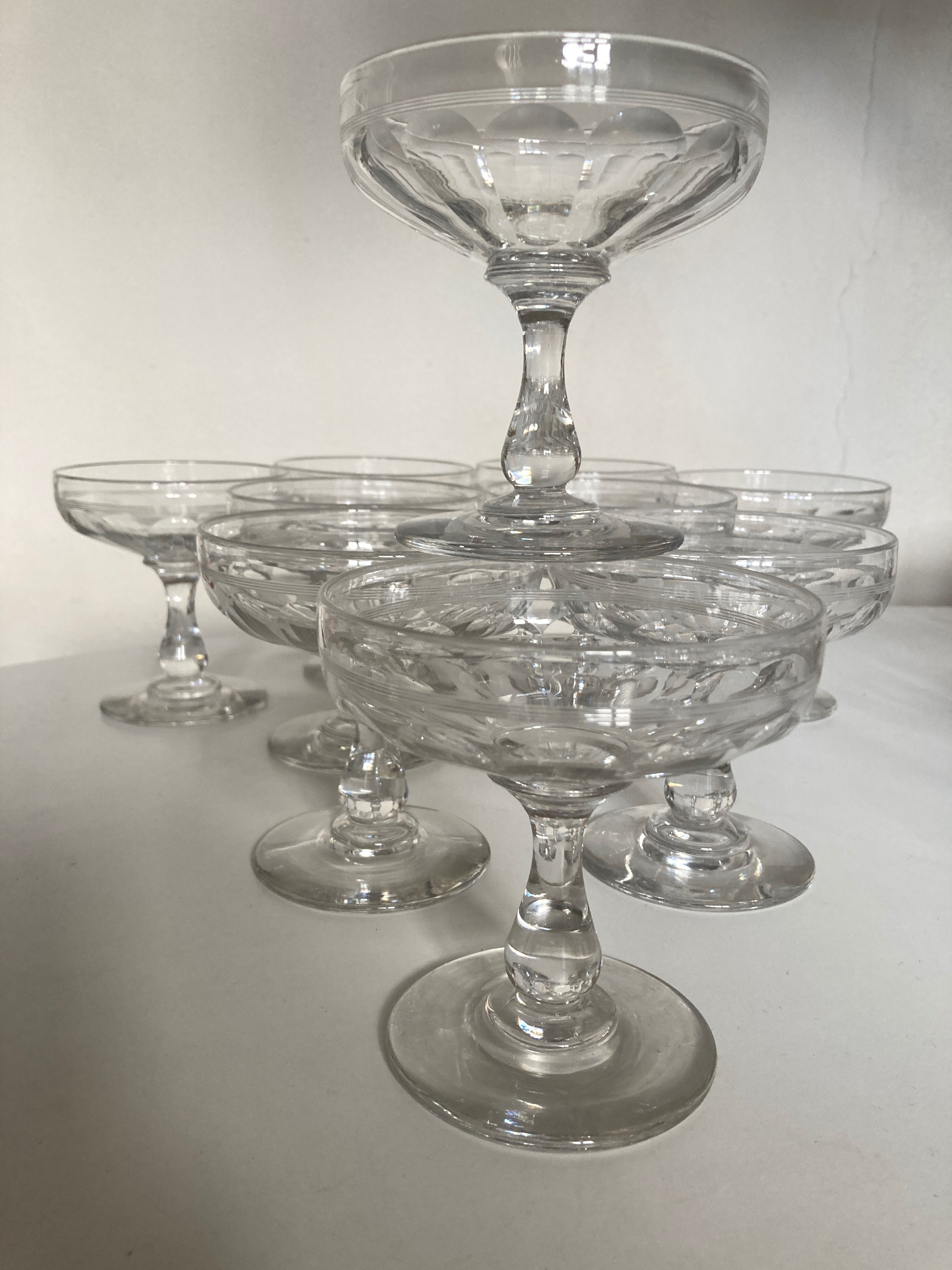 Set of 10 glasses of champagne 1870 in crystal ringing with flat ribs
