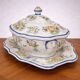 Enorme Soupière ancienne en faïence – décor floral – avec plateau assorti