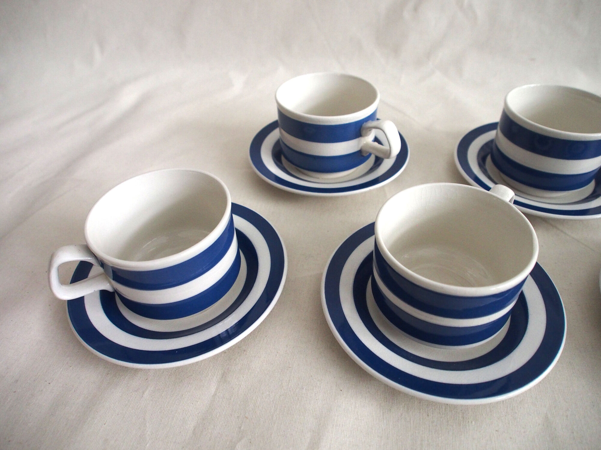 Series of 6 coffee cups in faience with blue stripes with saucers