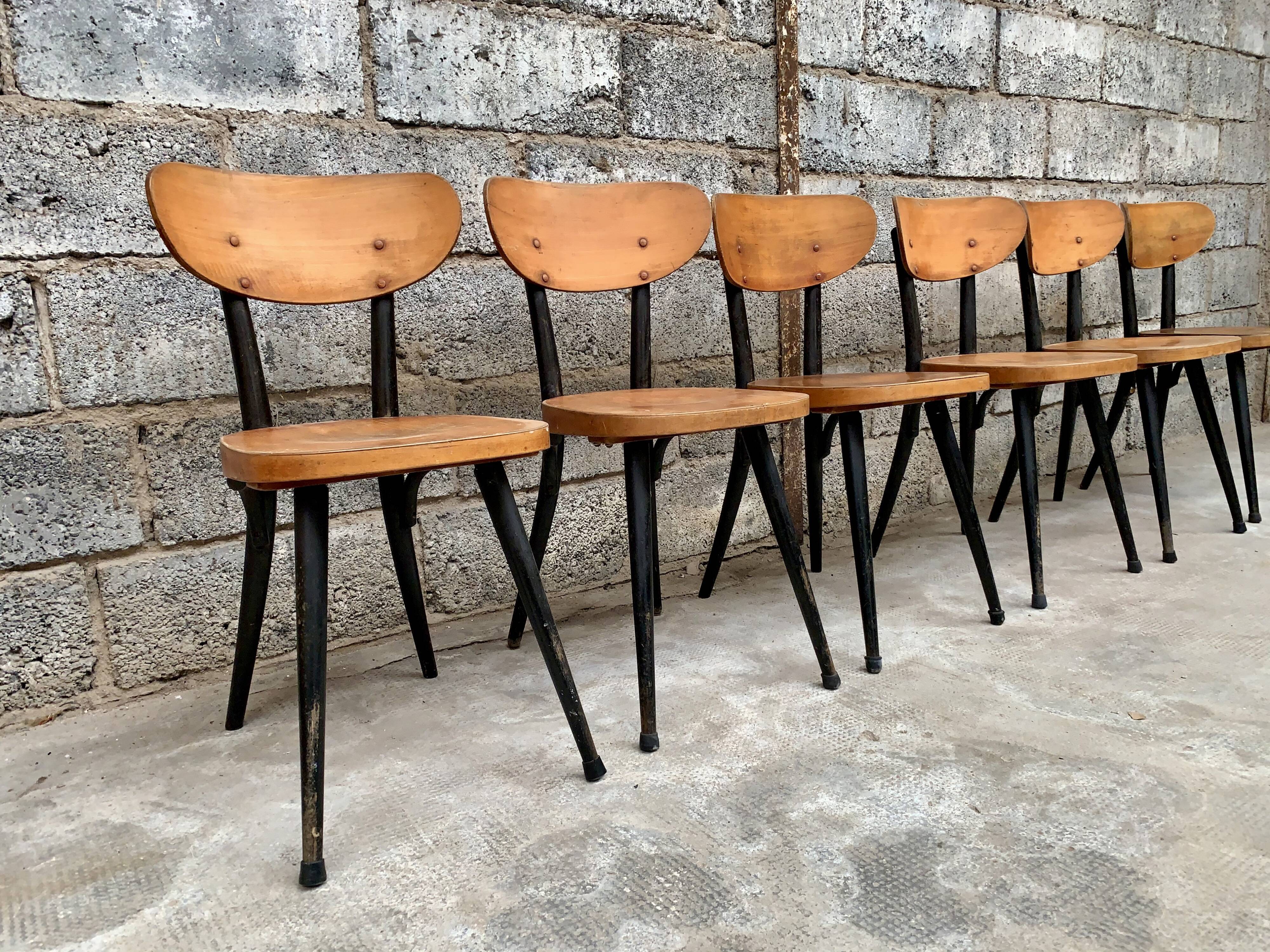 Série de 6 chaises bistrot estampillées Baumann
