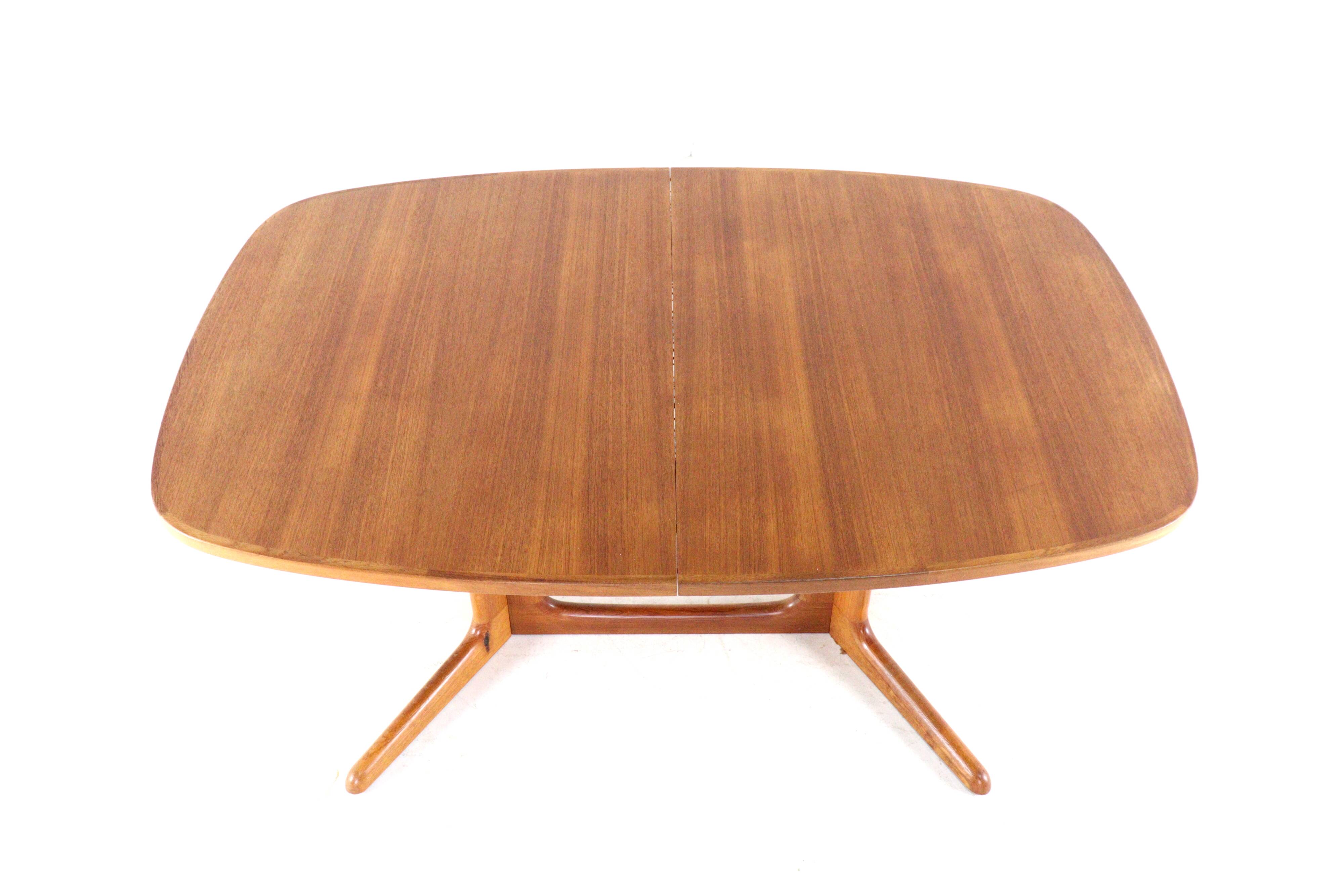 Large oval extendable dining table Gudme Danish design in teak - restored