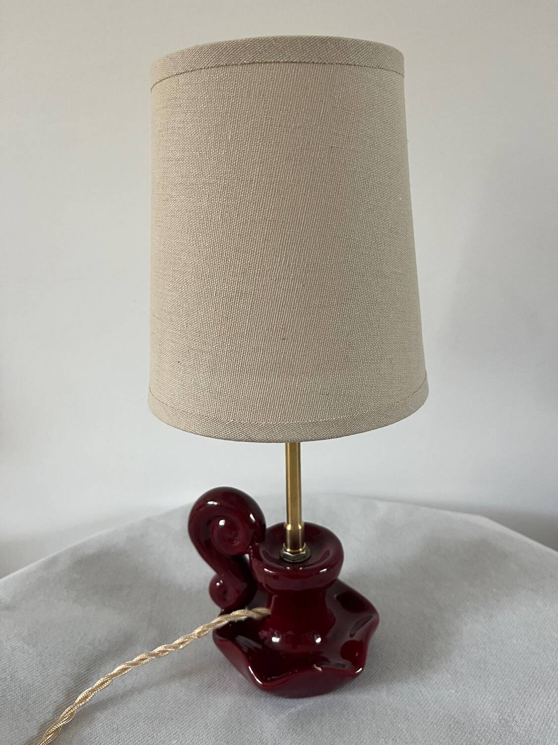 Burgundy porcelain lamp