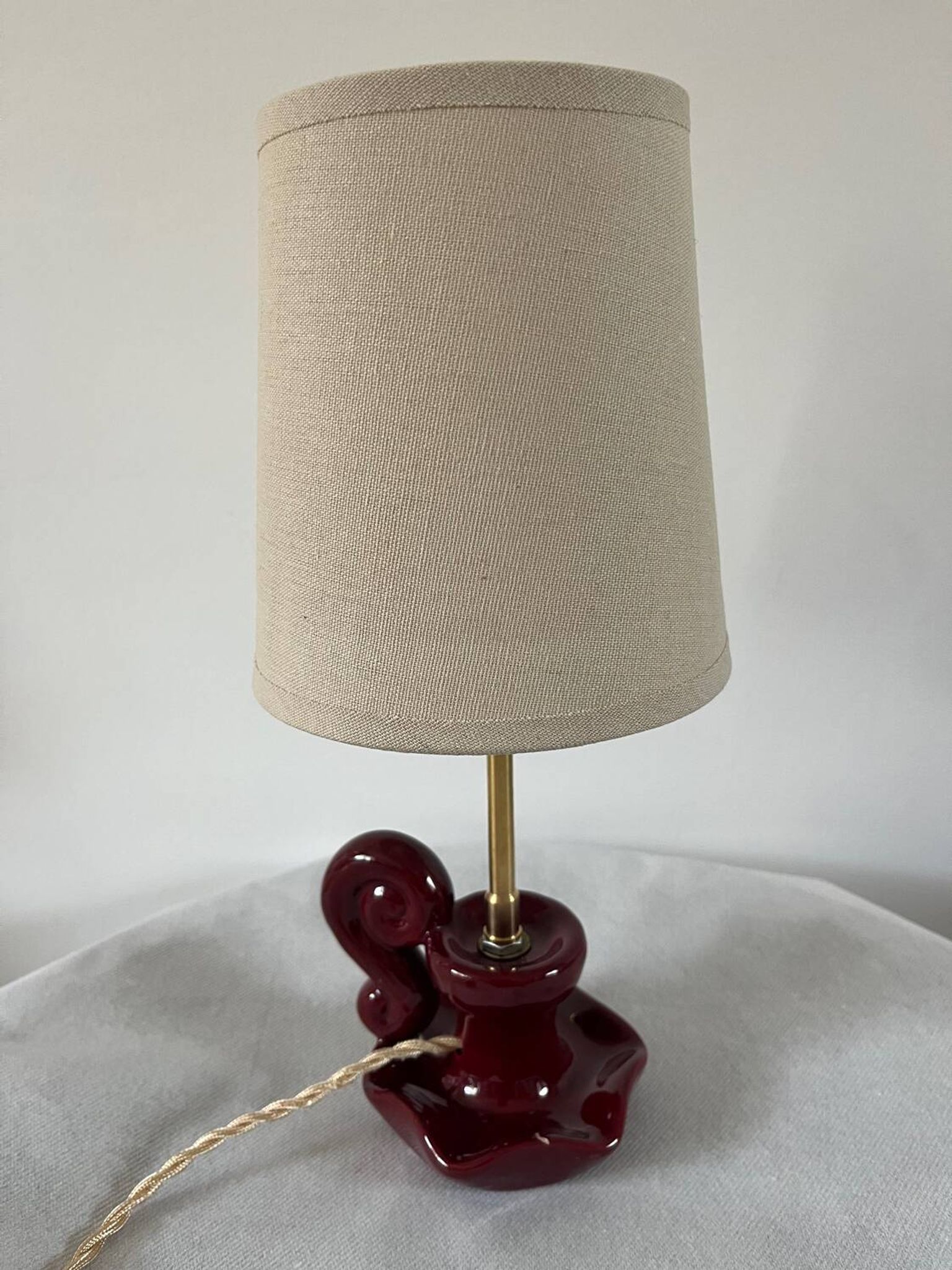Burgundy porcelain lamp