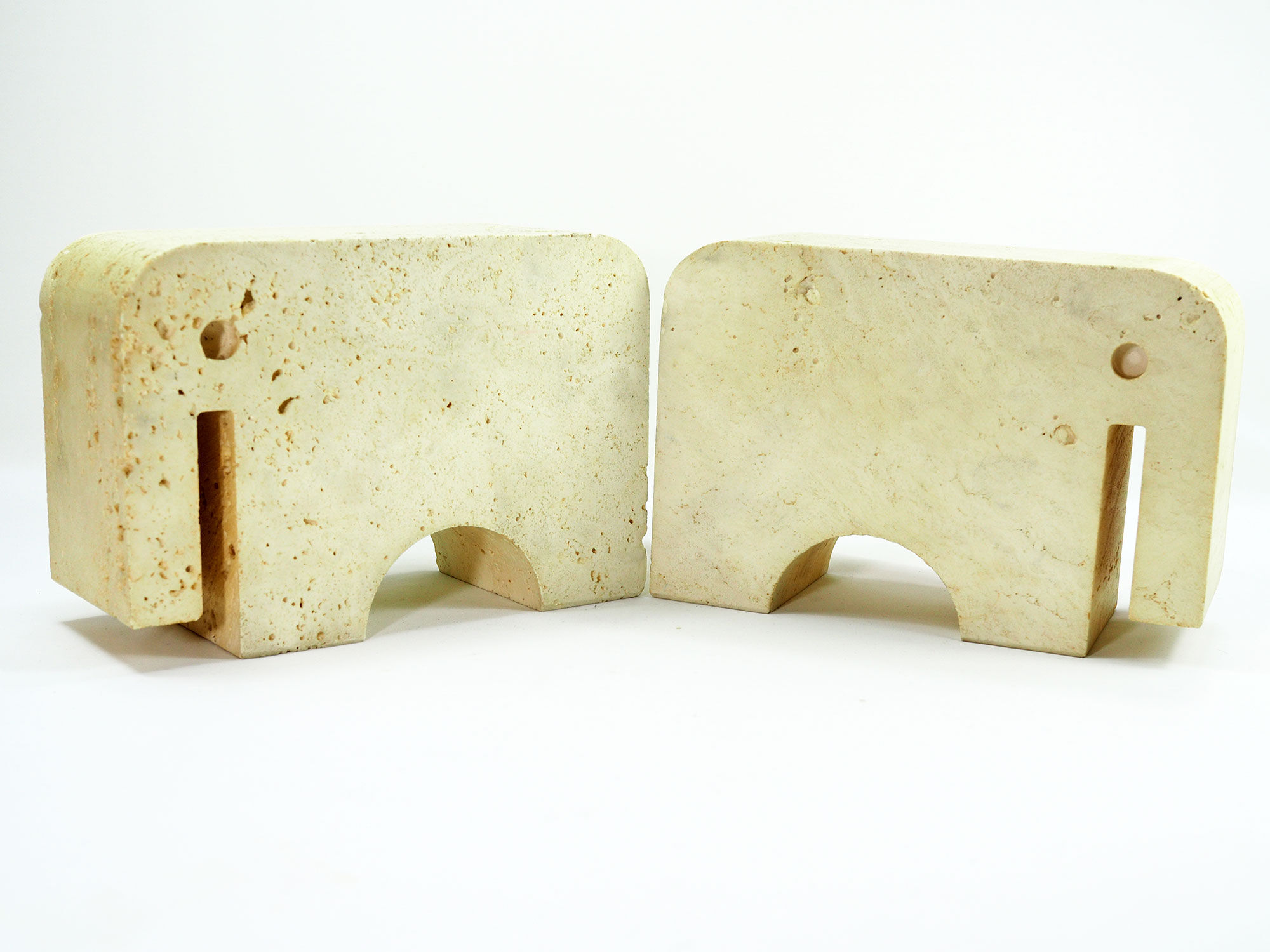 Pair elephant bookends travertine Fratelli Mannelli, 1970s