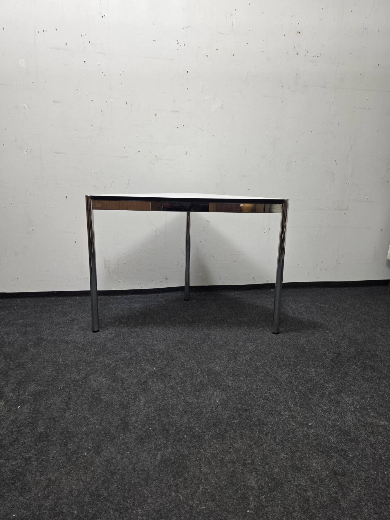 Table triangulaire USM Haller vintage