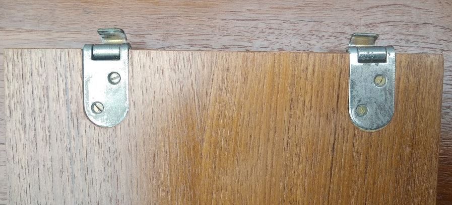 Wall shelf in Teak veneer and black metal, Nisse Strinning, 60s