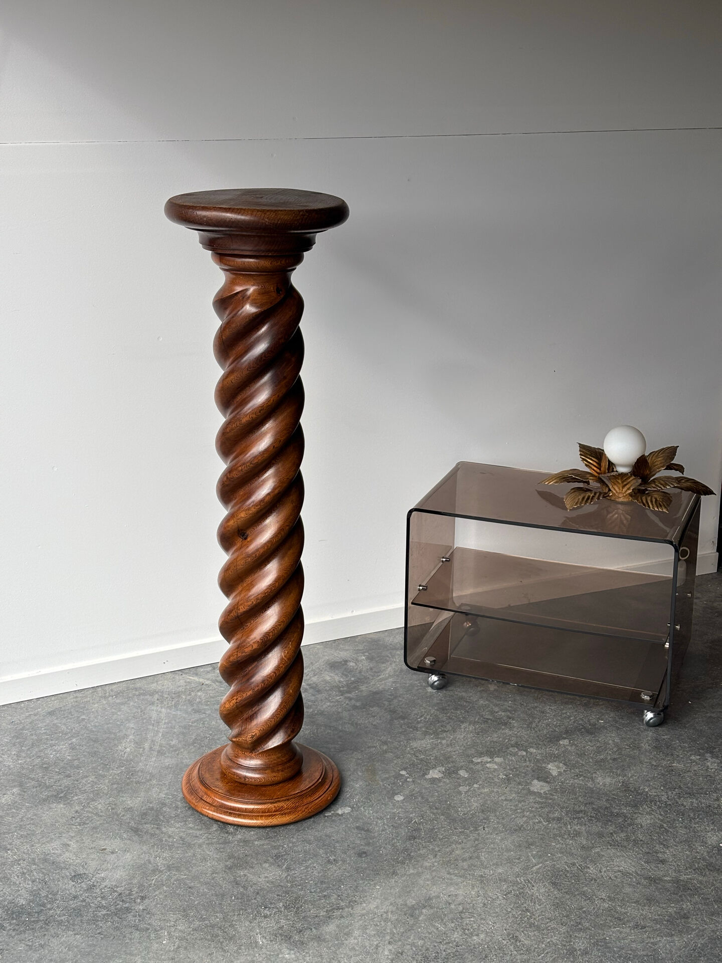 Large twisted solid oak column, early 20th century
