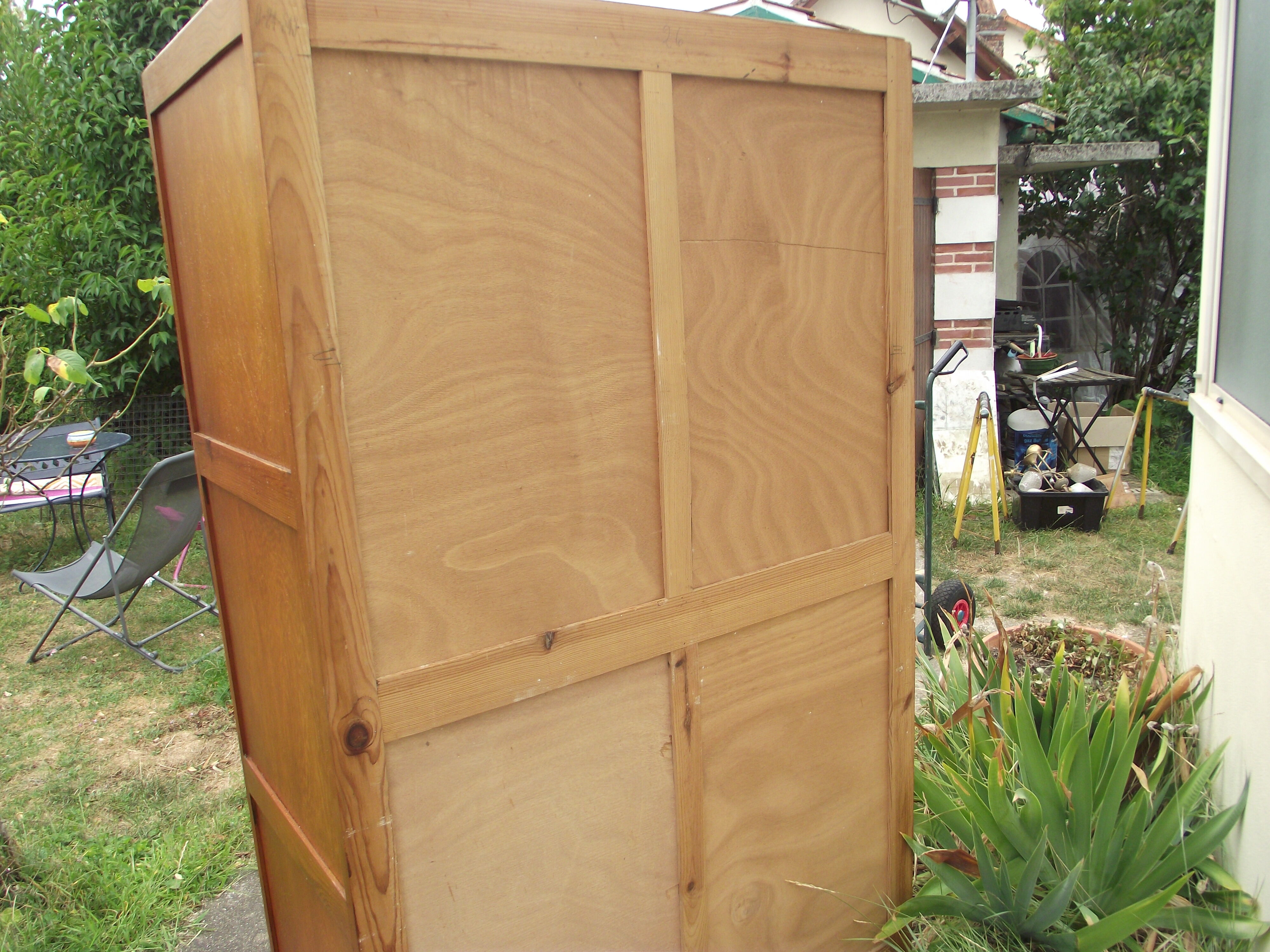 Parisian wardrobe from the 50s.