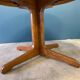 Expandable round table with butterfly extension