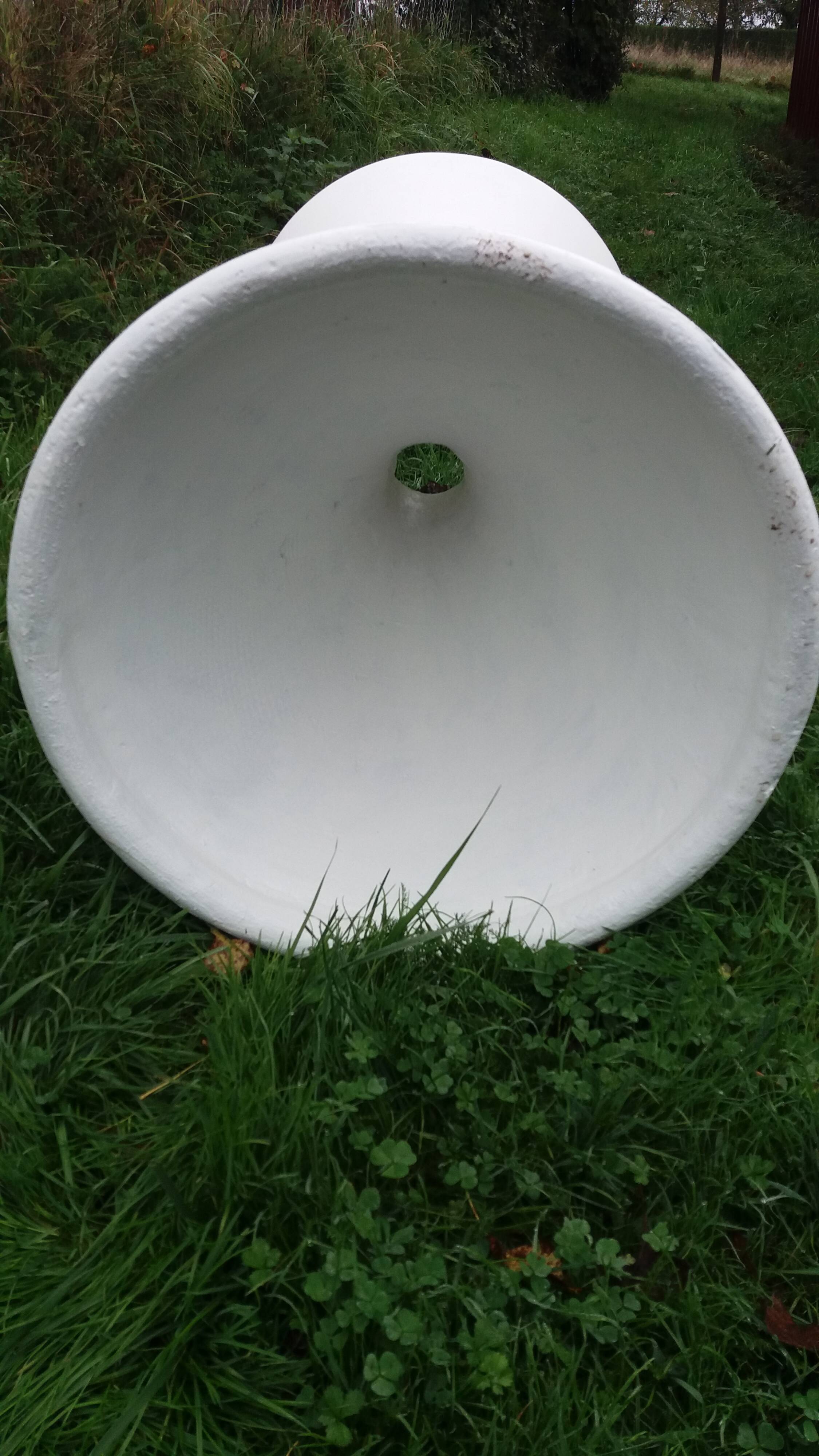 Diabolo-shaped fiber cement planter