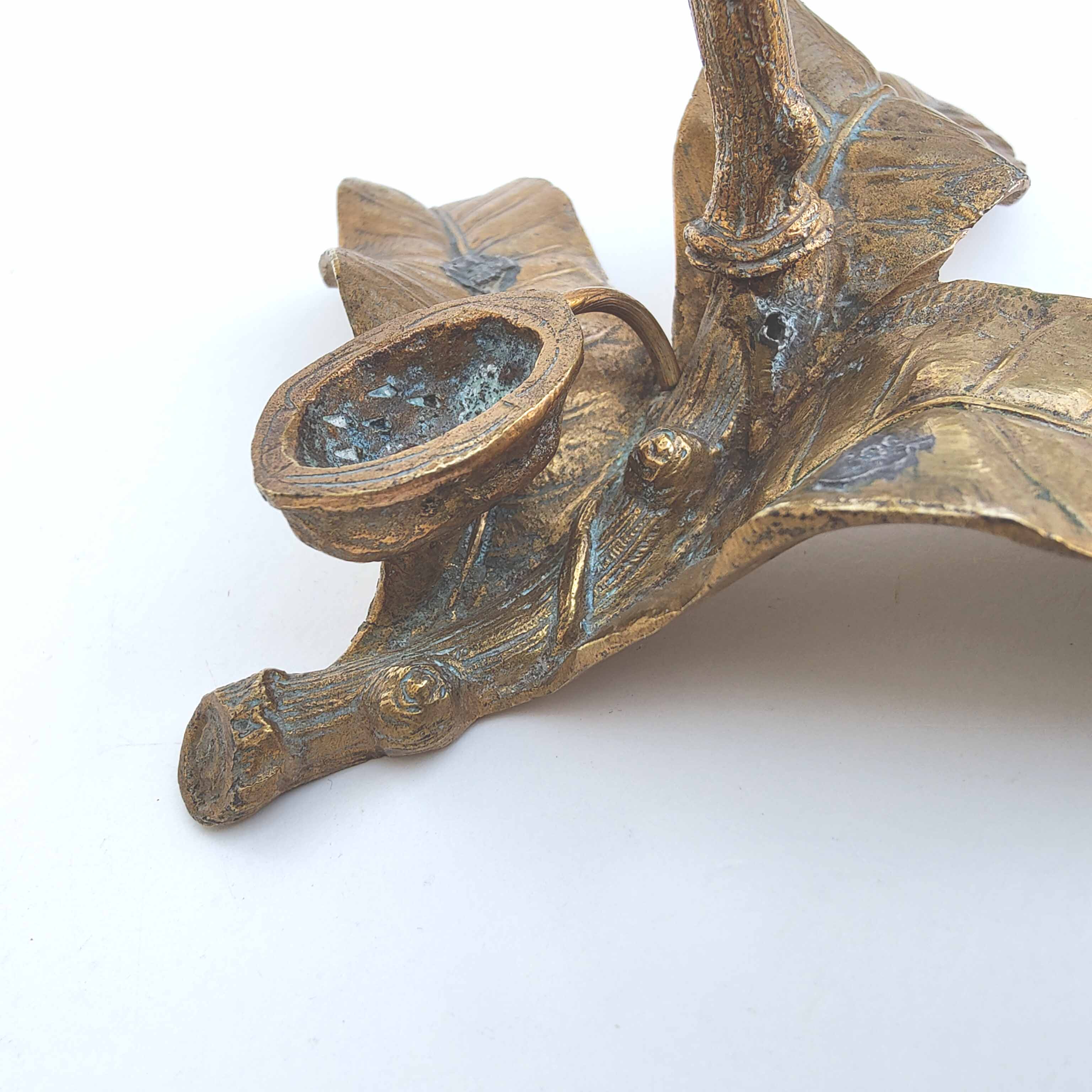 Candle holder walnut leaves with its gilded bronze walnut