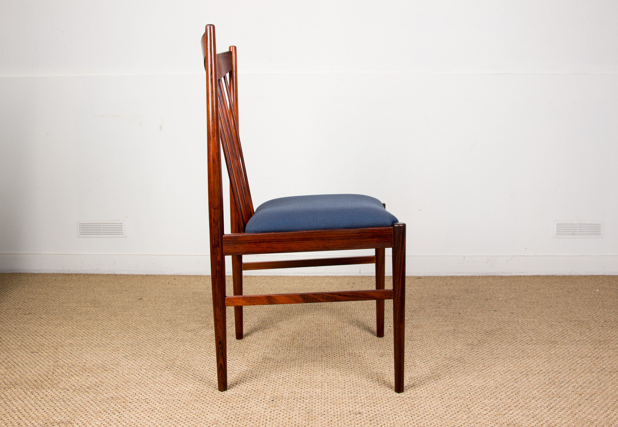 Series of 6 Danish chairs in Rio palissandre by Arne Vodder for Sibast 1960.