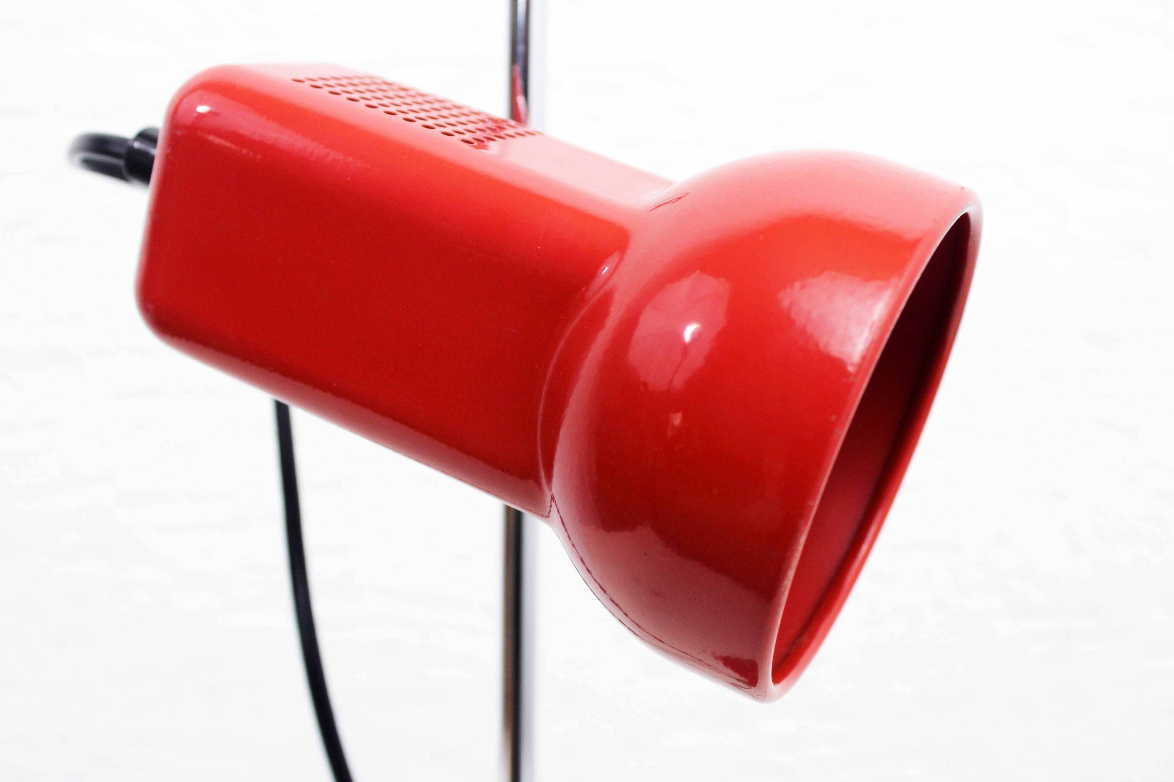 Lampe de bureau en métal rouge