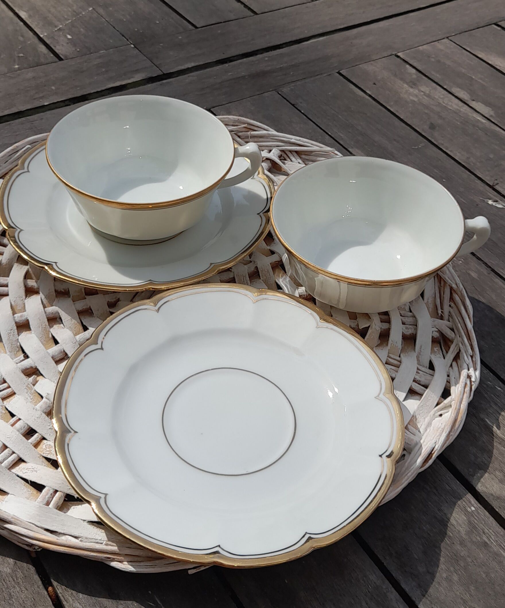 Tasses et sous-tasses en véritable porcelaine de limoges, blanche liseré doré, vintage