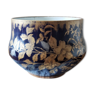 Rugged porcelain pot cover to restore