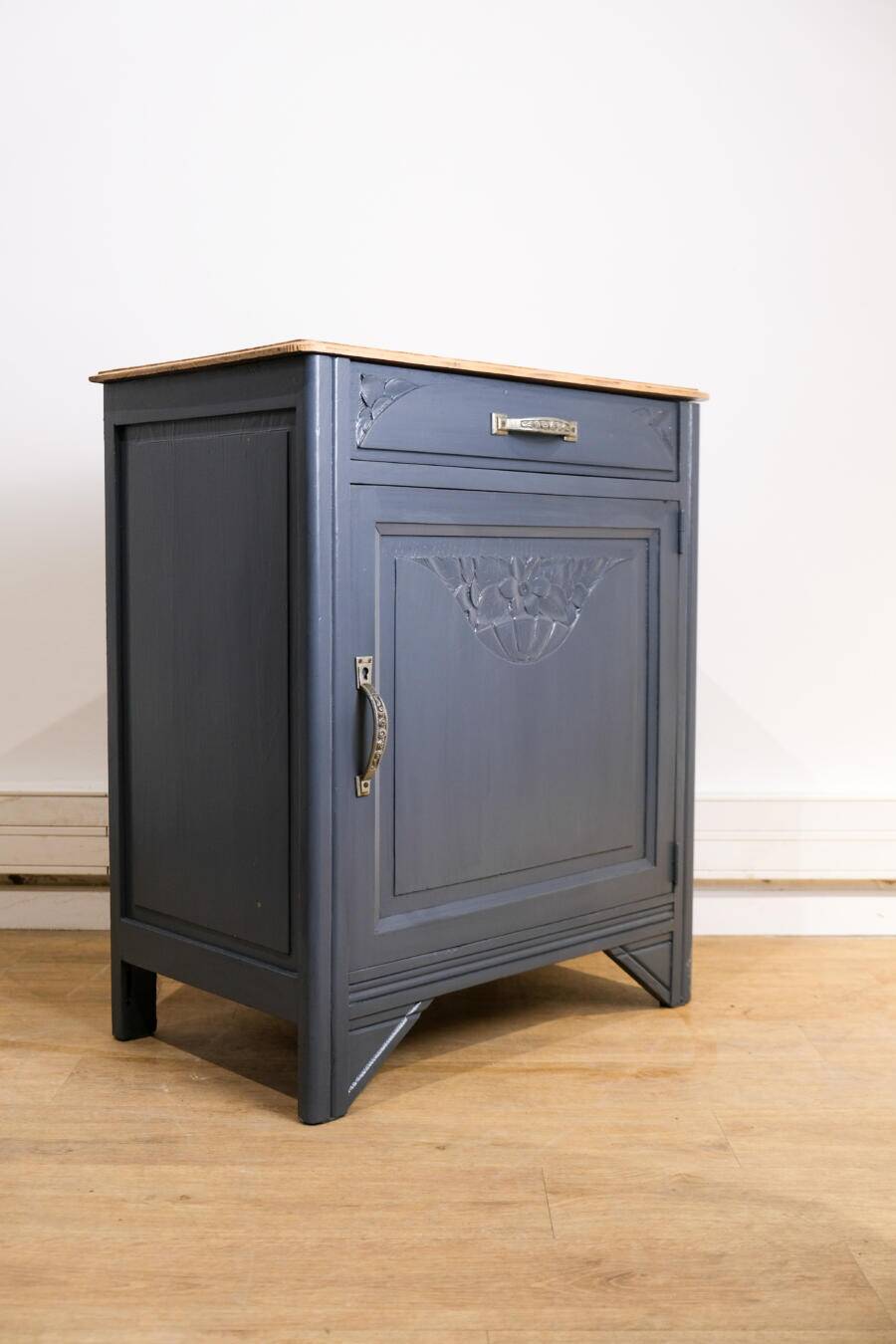 Art deco storage unit