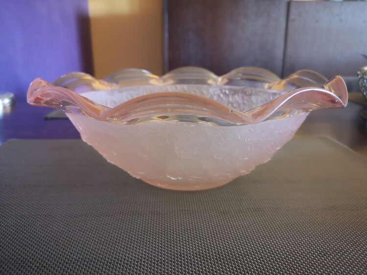 Art Deco pink glass fruit cup - Floral and pink motif - 1930s