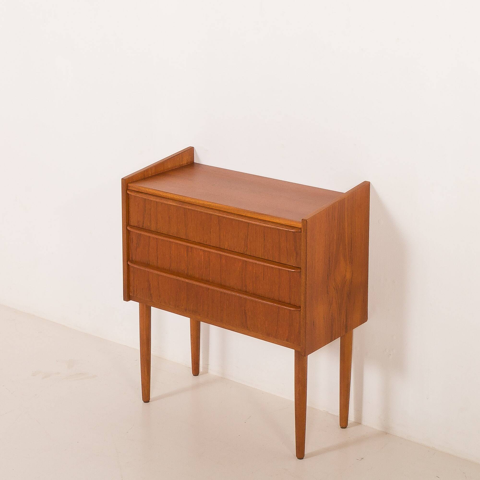 Commode danoise en teck, années 1960