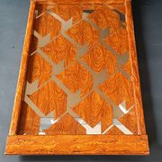Deux plateaux en bois et verre