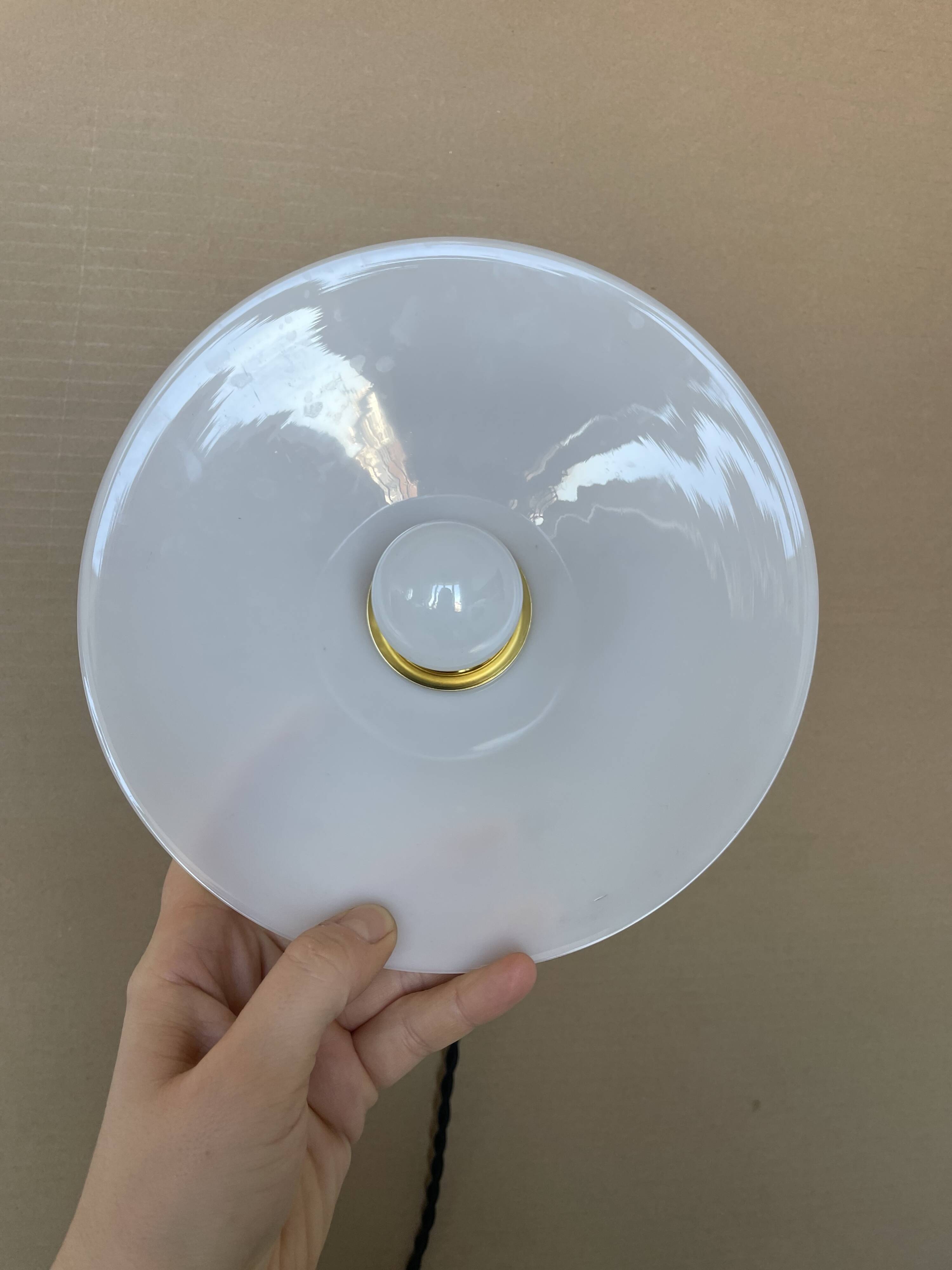 Old opaline suspension D21cm