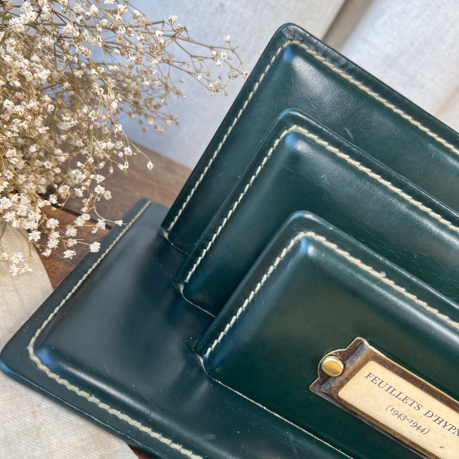 Range-courrier en cuir