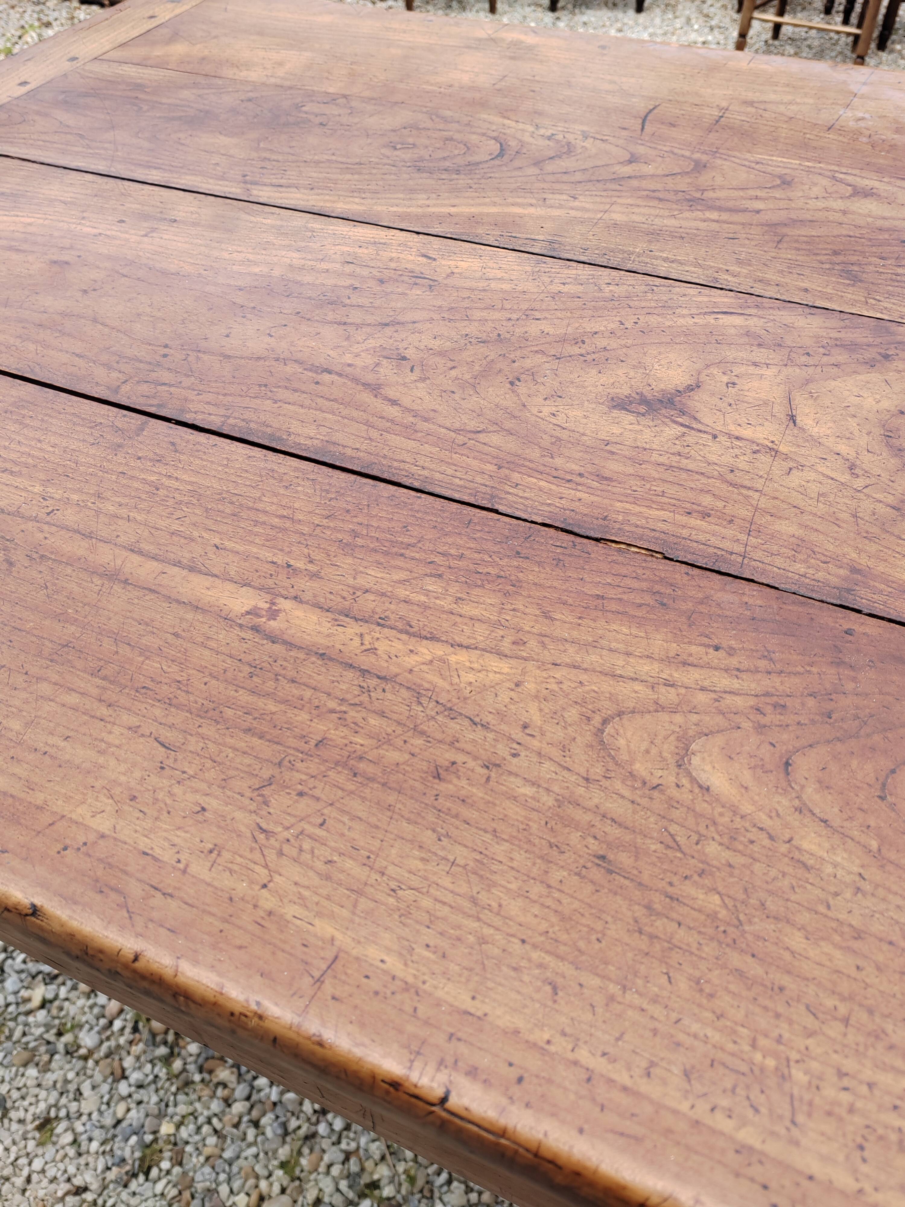 Table de ferme et 8 chaises