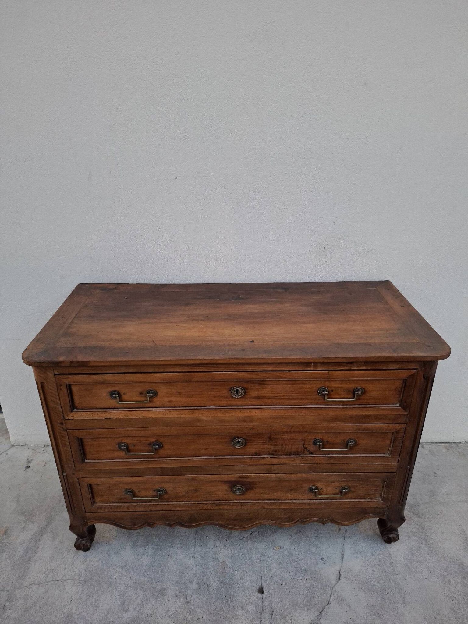 Louis XV style commode in solid walnut, 19th century rustic.