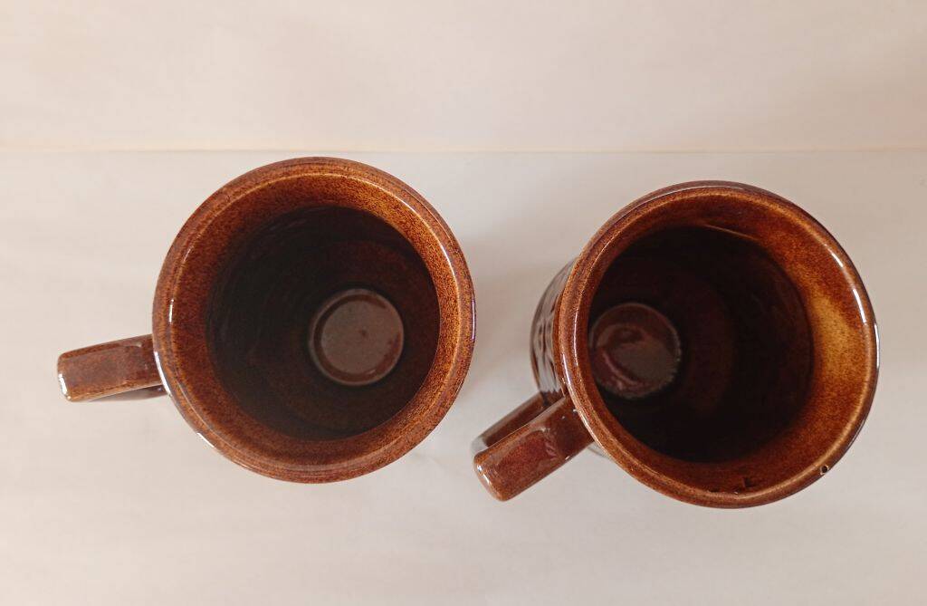 Pair of Vintage 1970s Footed Ceramic Mugs – Retro British Pottery Style